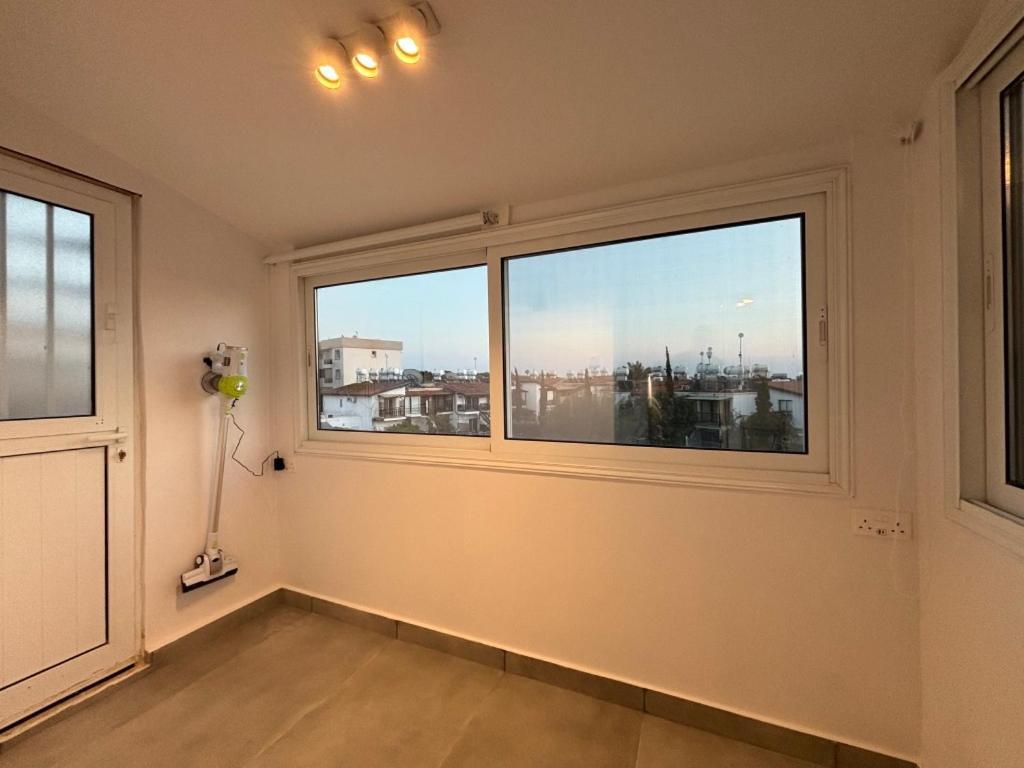 Venus Lighthouse 2B, Sea-View, Paphos Center Apartment Ngoại thất bức ảnh