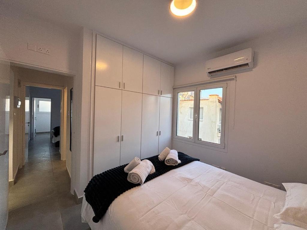 Venus Lighthouse 2B, Sea-View, Paphos Center Apartment Ngoại thất bức ảnh