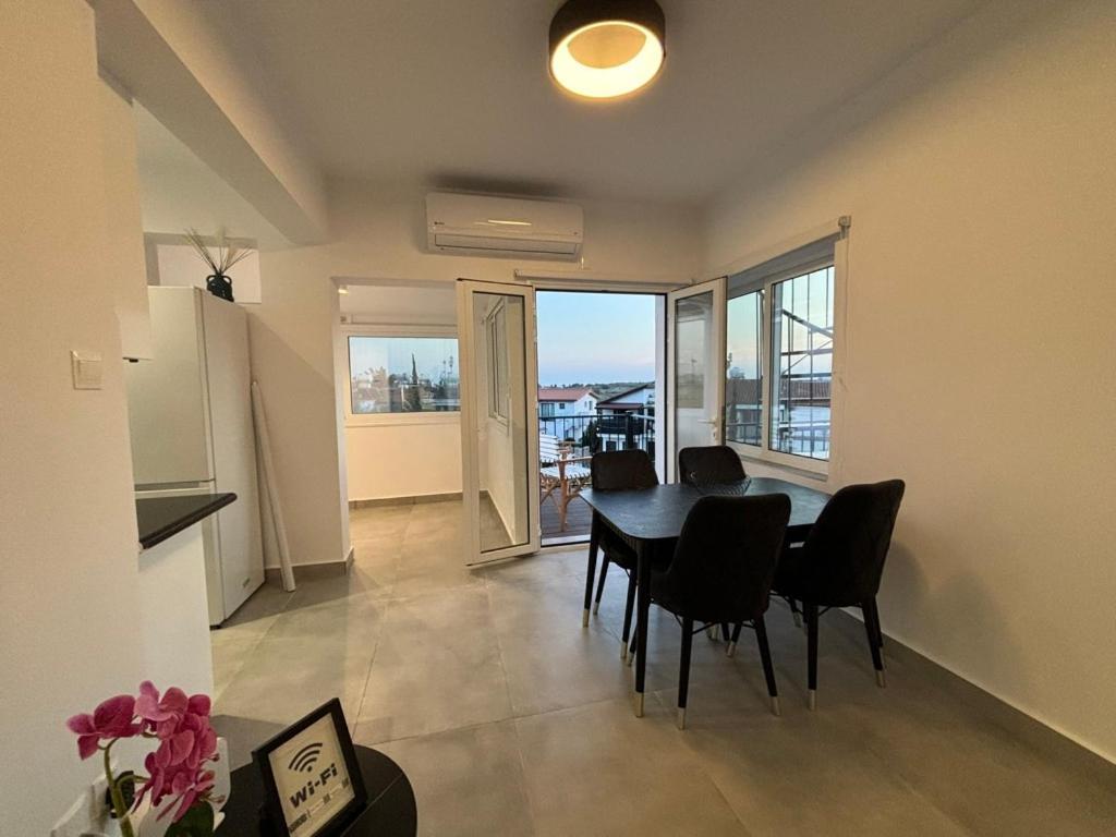 Venus Lighthouse 2B, Sea-View, Paphos Center Apartment Ngoại thất bức ảnh