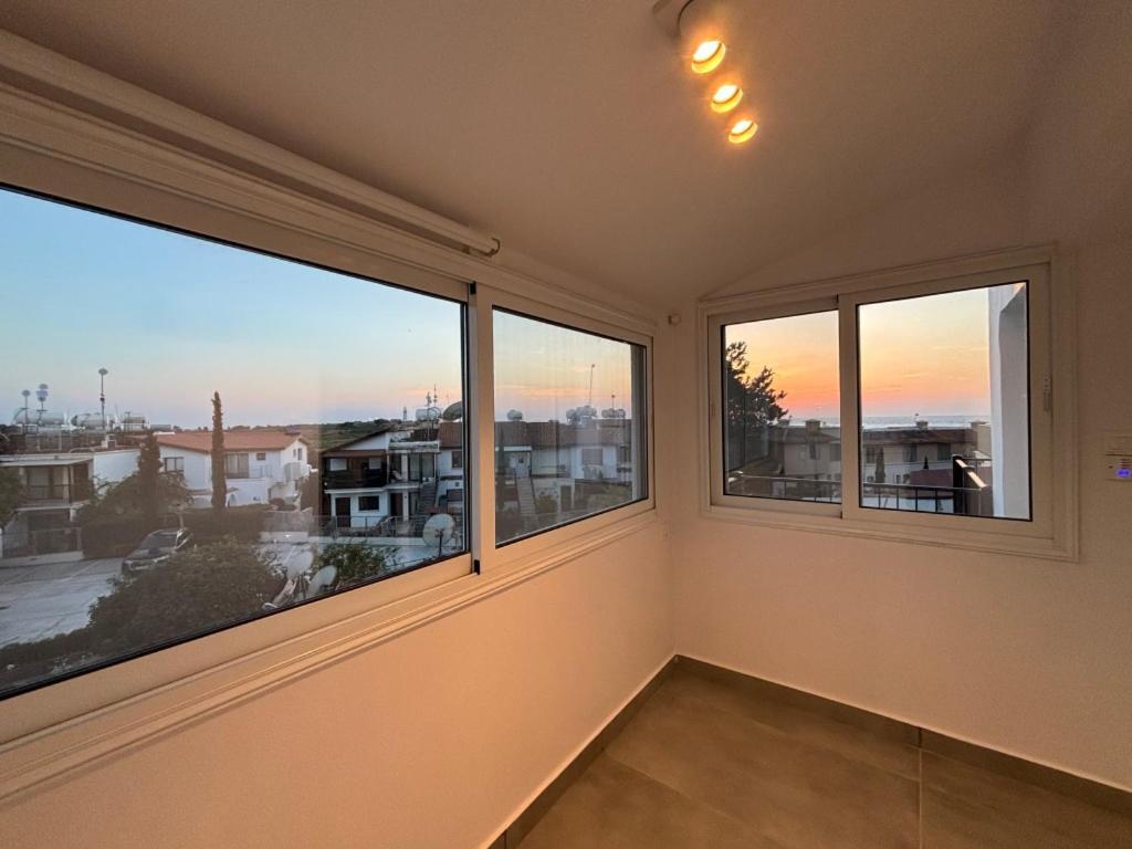 Venus Lighthouse 2B, Sea-View, Paphos Center Apartment Ngoại thất bức ảnh